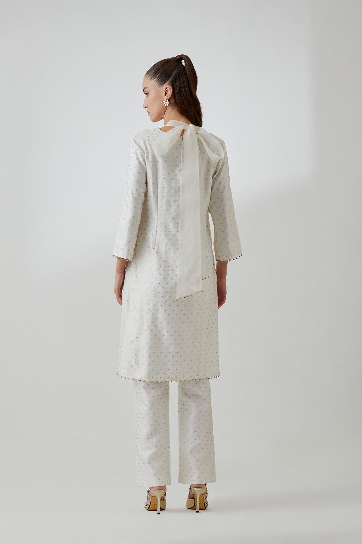 Off-White Brocade Banarasi Embroidered Kurta With Detachable Necklace And Pants