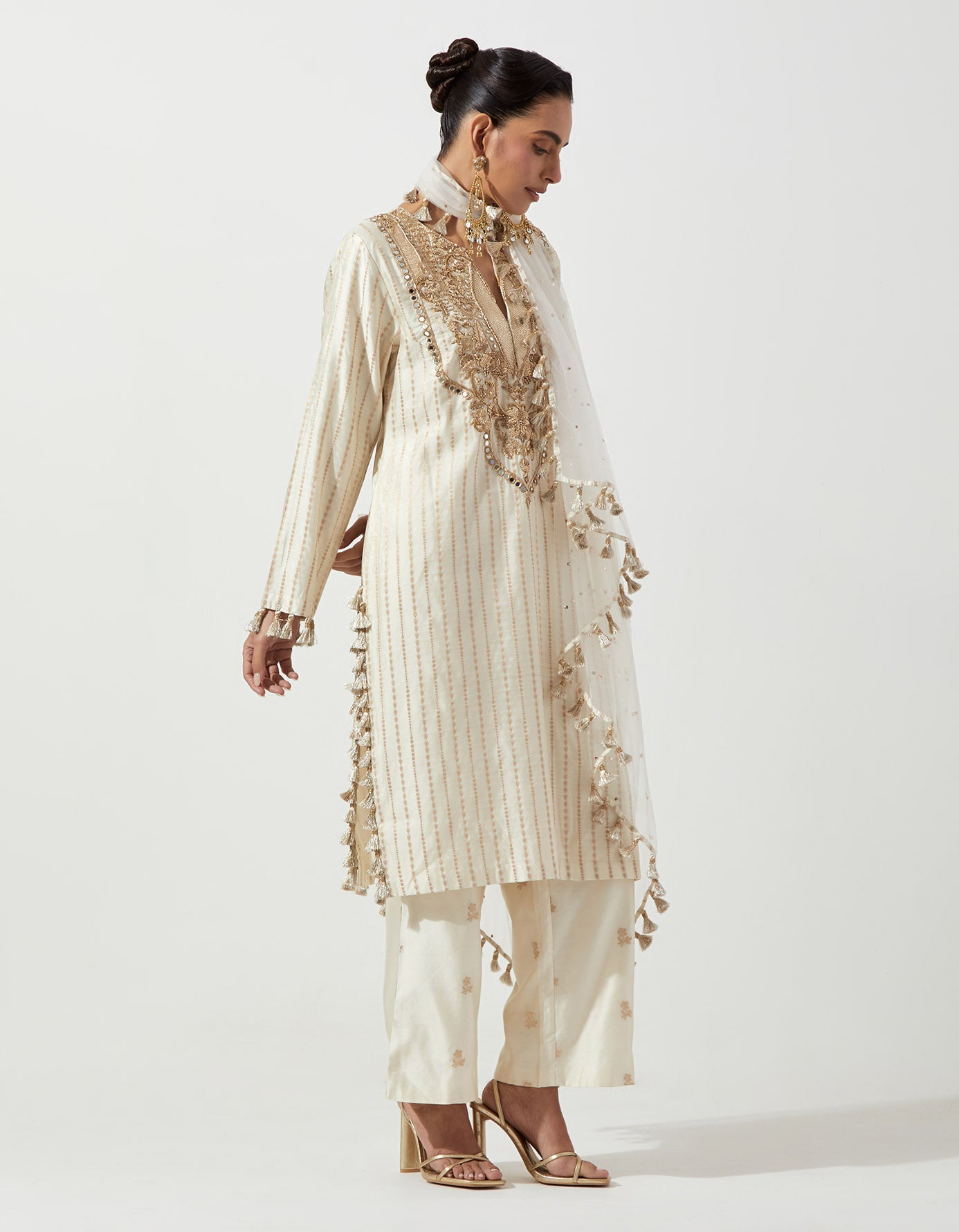 Off-White Kurta With Pant And Dupatta