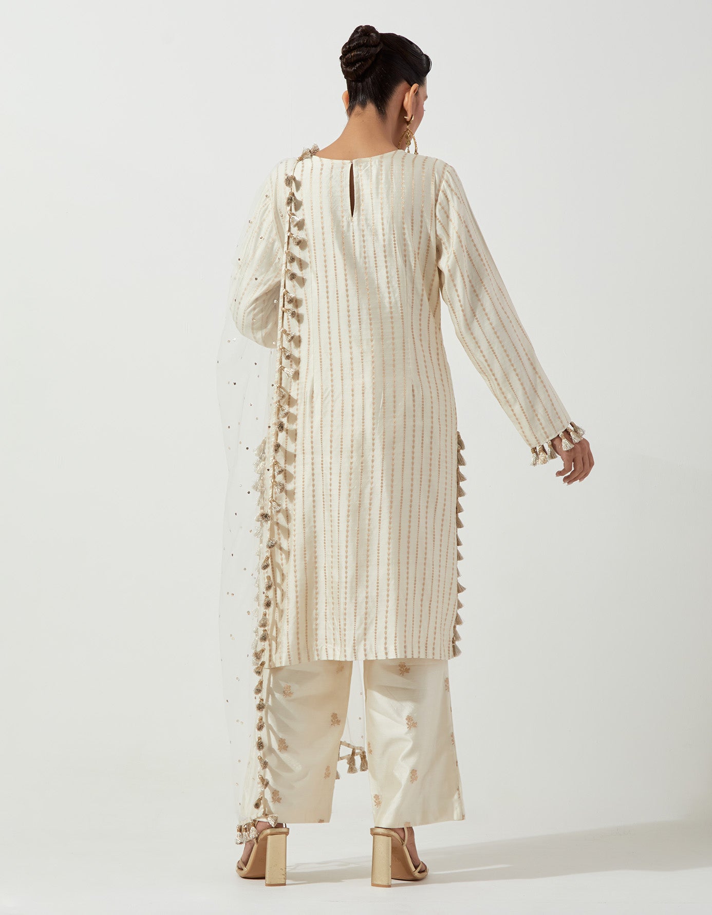Off-White Kurta With Pant And Dupatta