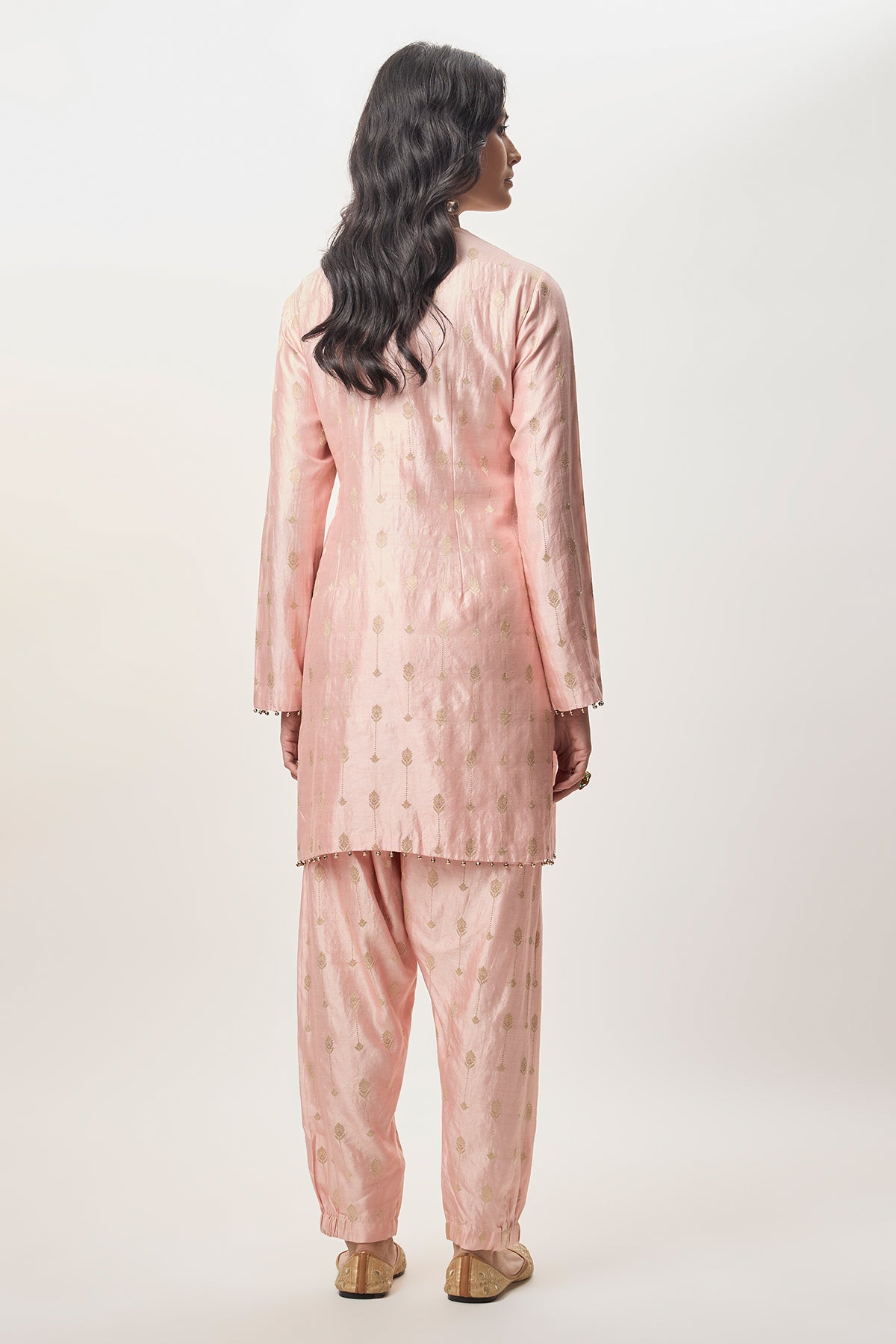 Farnaz Blush Pink Chiniya Silk Embroidered Yoke Kurta With Jogger Pant And Mukaish Net Dupatta