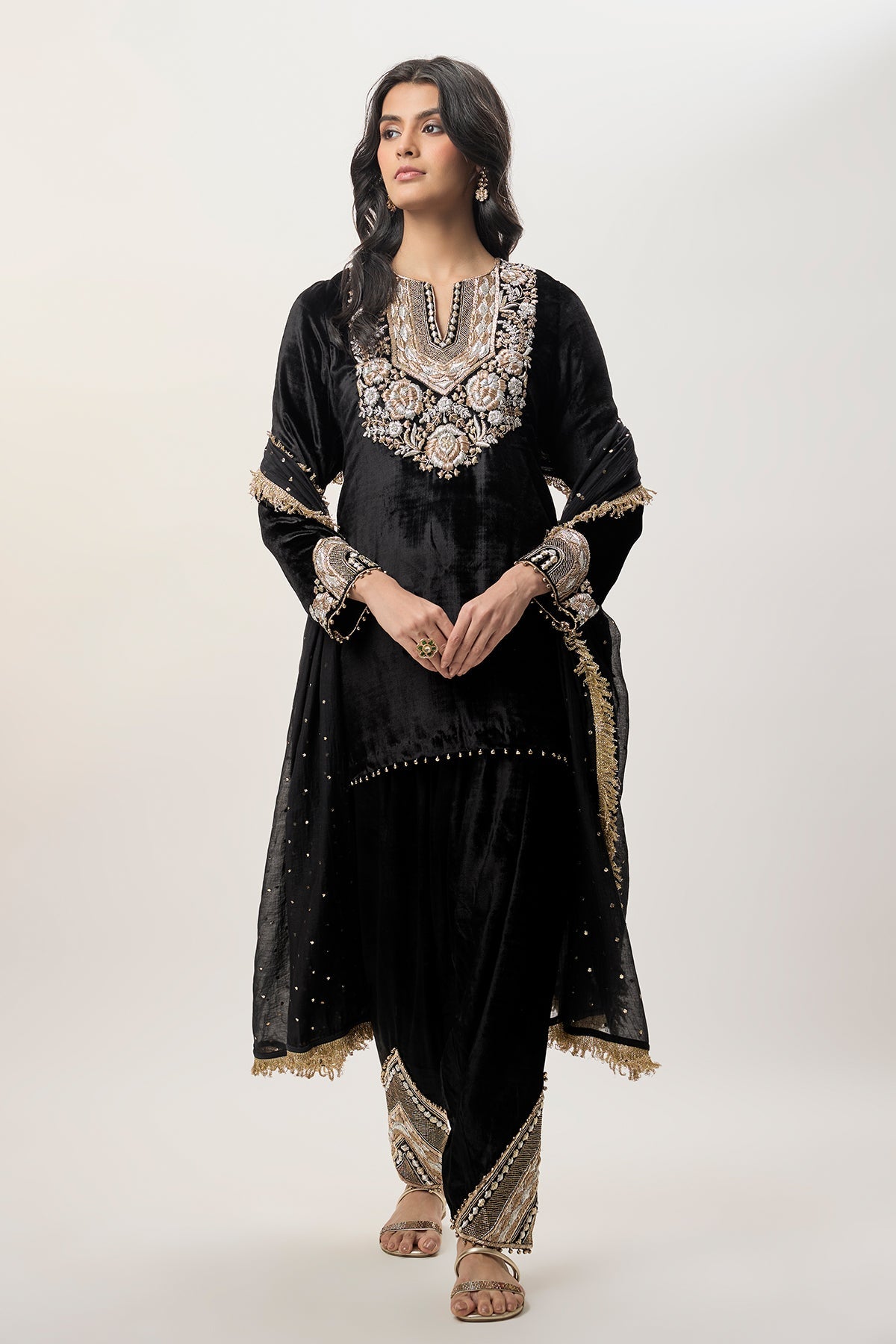 Ziba Black Velvet Embroidered Kurta With Farshi Salwar And
Mukaish Silkmul Dupatta
