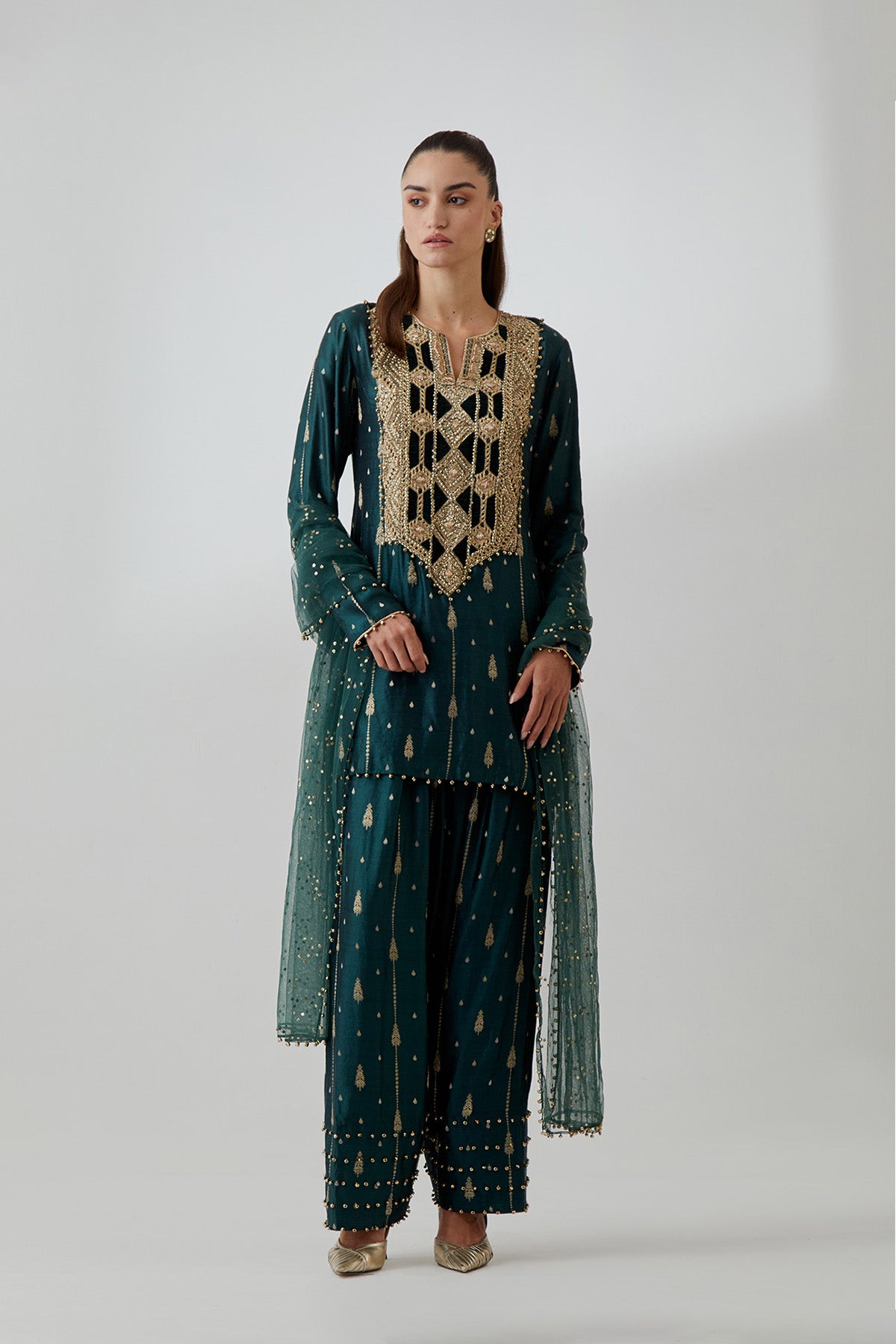 Emerald Green Silk Embroidered Kurta With Farshi Salwar And Mukaish Net Dupatta