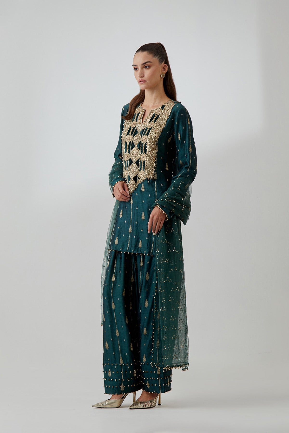 Emerald Green Silk Embroidered Kurta With Farshi Salwar And Mukaish Net Dupatta