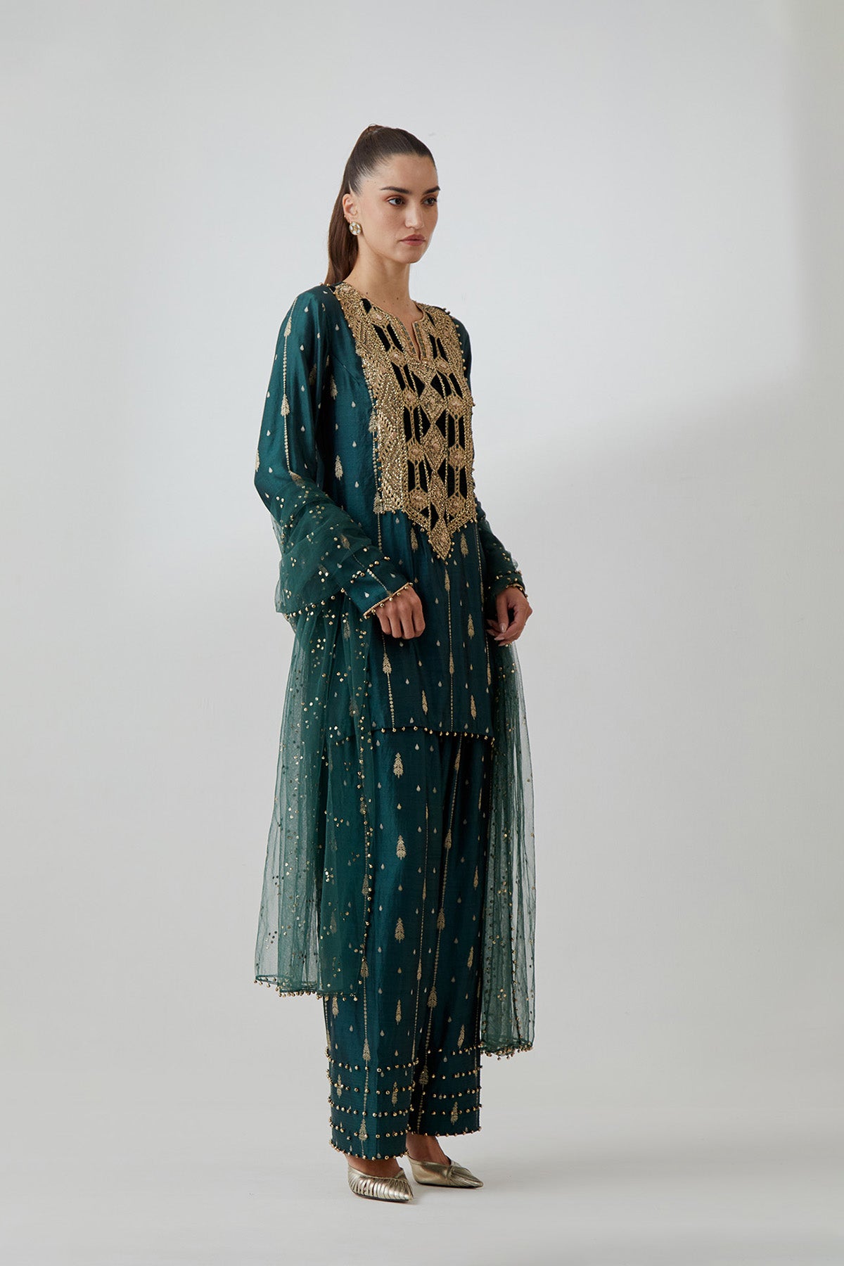 Emerald Green Silk Embroidered Kurta With Farshi Salwar And Mukaish Net Dupatta