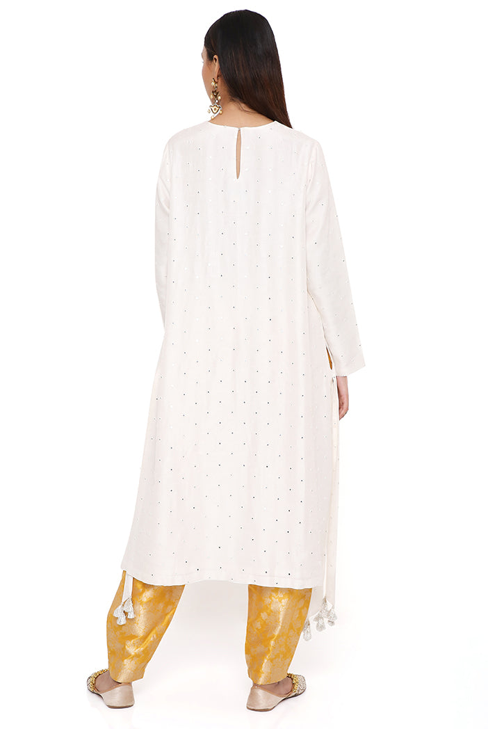 Chaantara Off White Abla Silk Embroidered High Low Kurta With Mustard Brocade Constructed Pant
