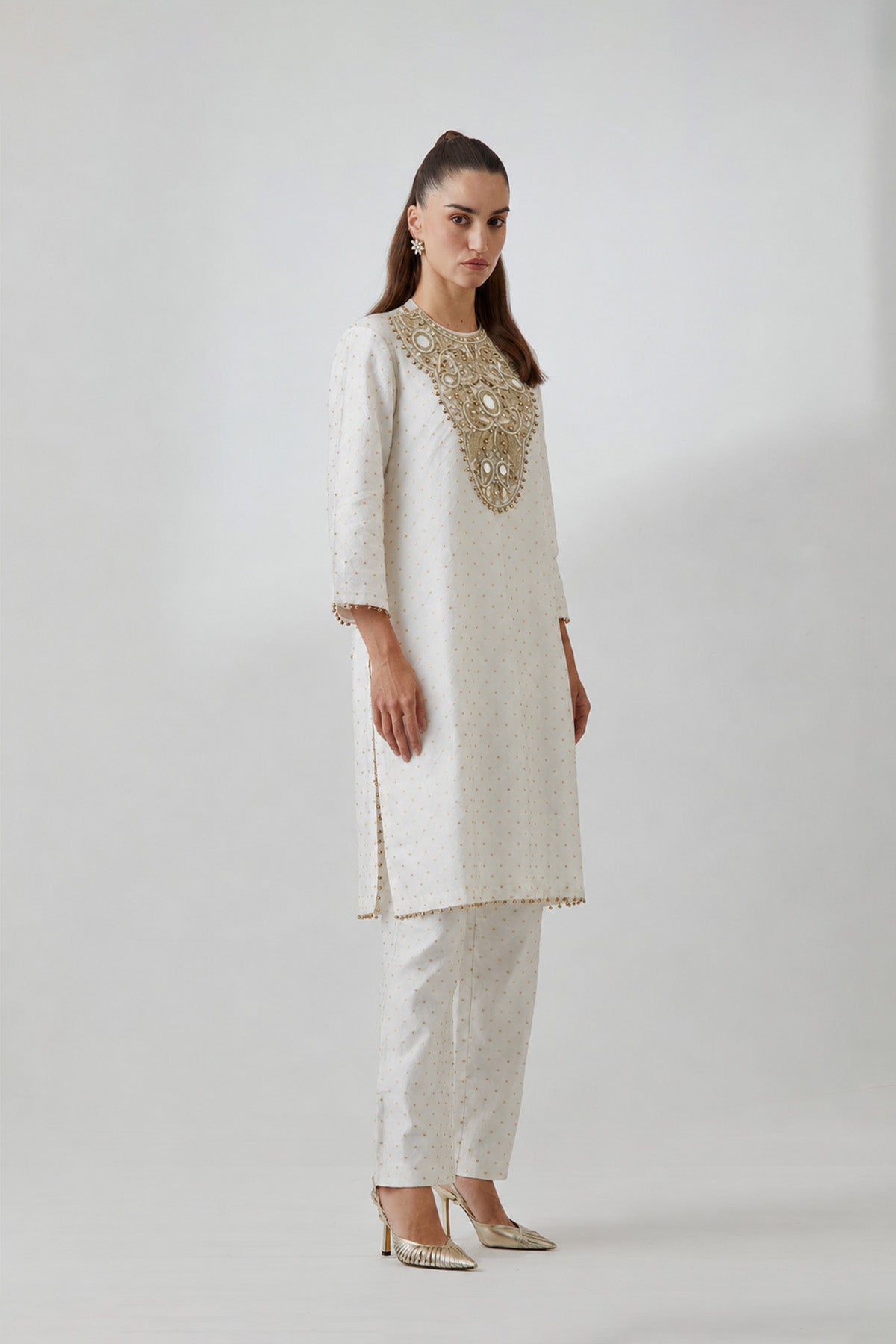 Off-White Brocade Banarasi Embroidered Kurta With Detachable Necklace And Pants