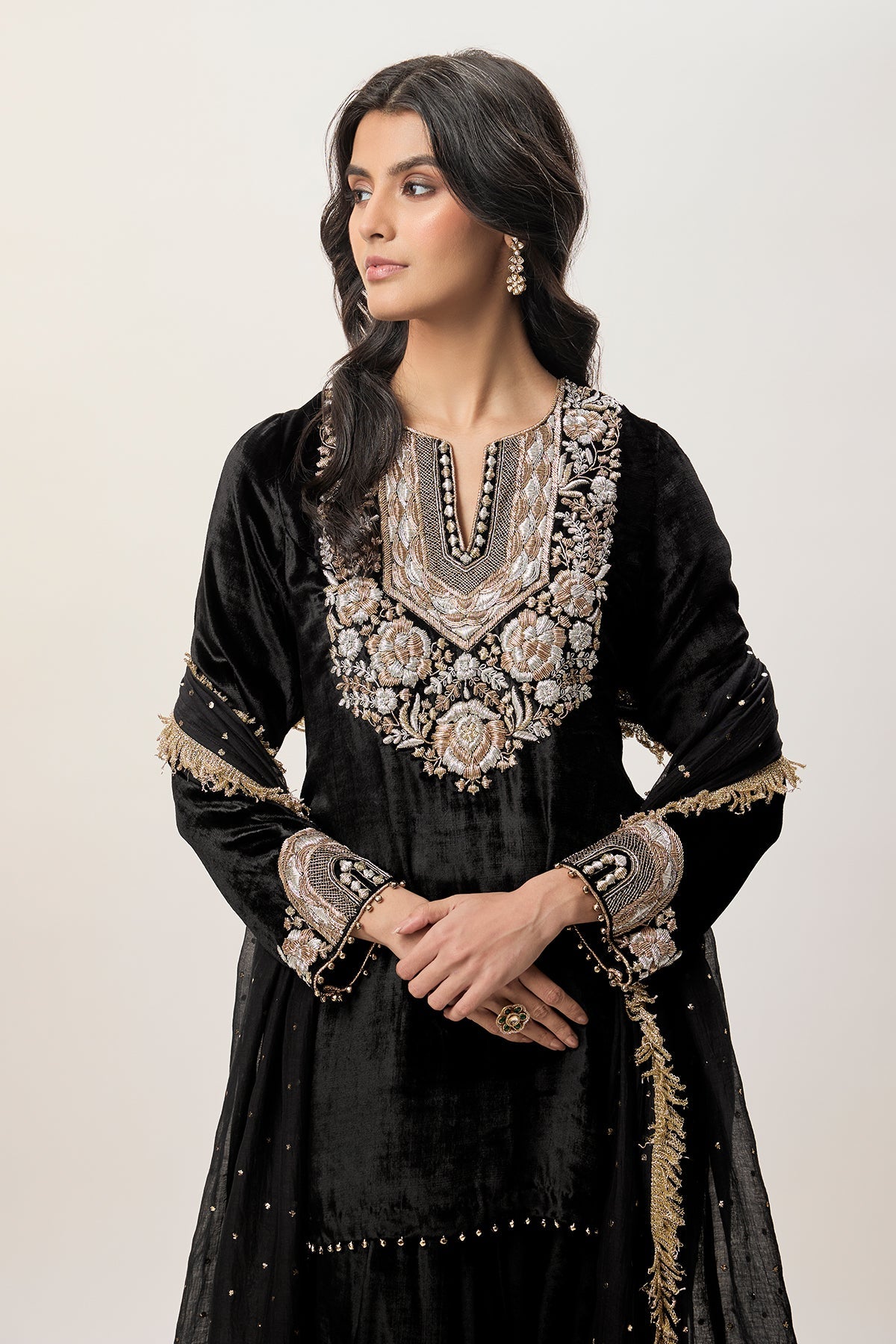 Ziba Black Velvet Embroidered Kurta With Farshi Salwar And
Mukaish Silkmul Dupatta