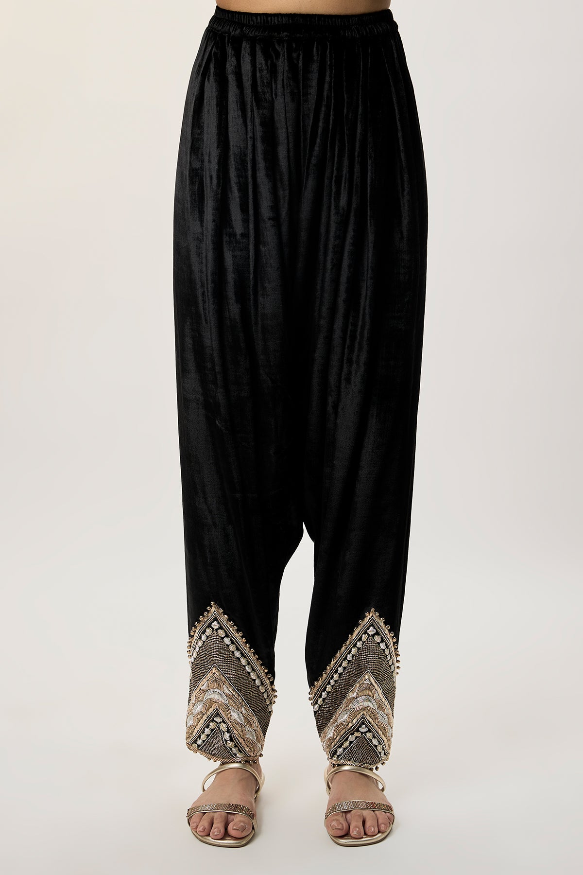 Ziba Black Velvet Embroidered Kurta With Farshi Salwar And
Mukaish Silkmul Dupatta